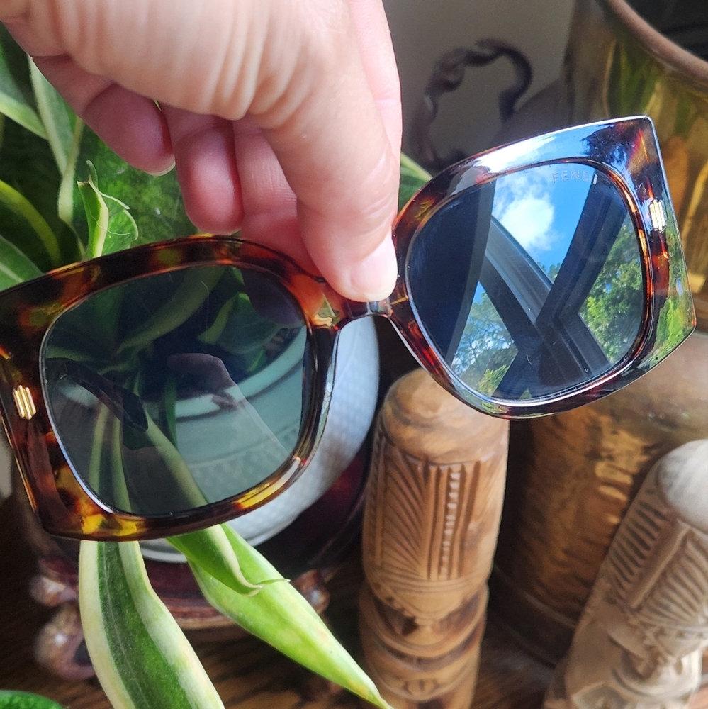 FENDI Italy Tortoiseshell Square Sunglasses With Gold Logo Accent 937-128